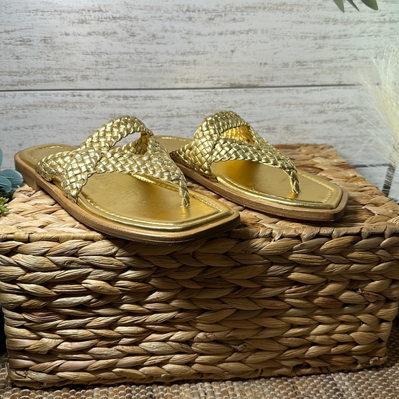 STUART WEITZMAN  gold sandal size 5 - Picture 1 of 8